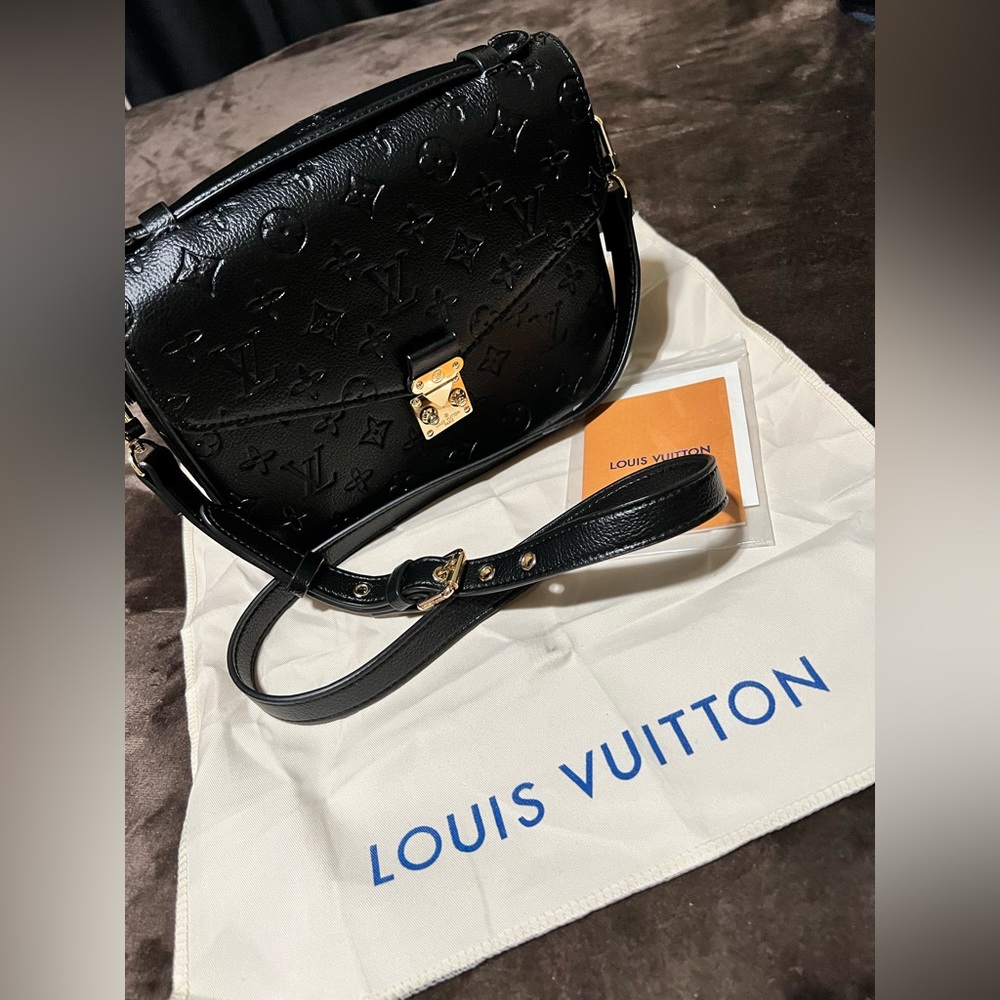COPY - LV Monogram Empreinte pochette Metis Black. Price is firm.